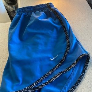 Nike wind athletic shorts size medium
